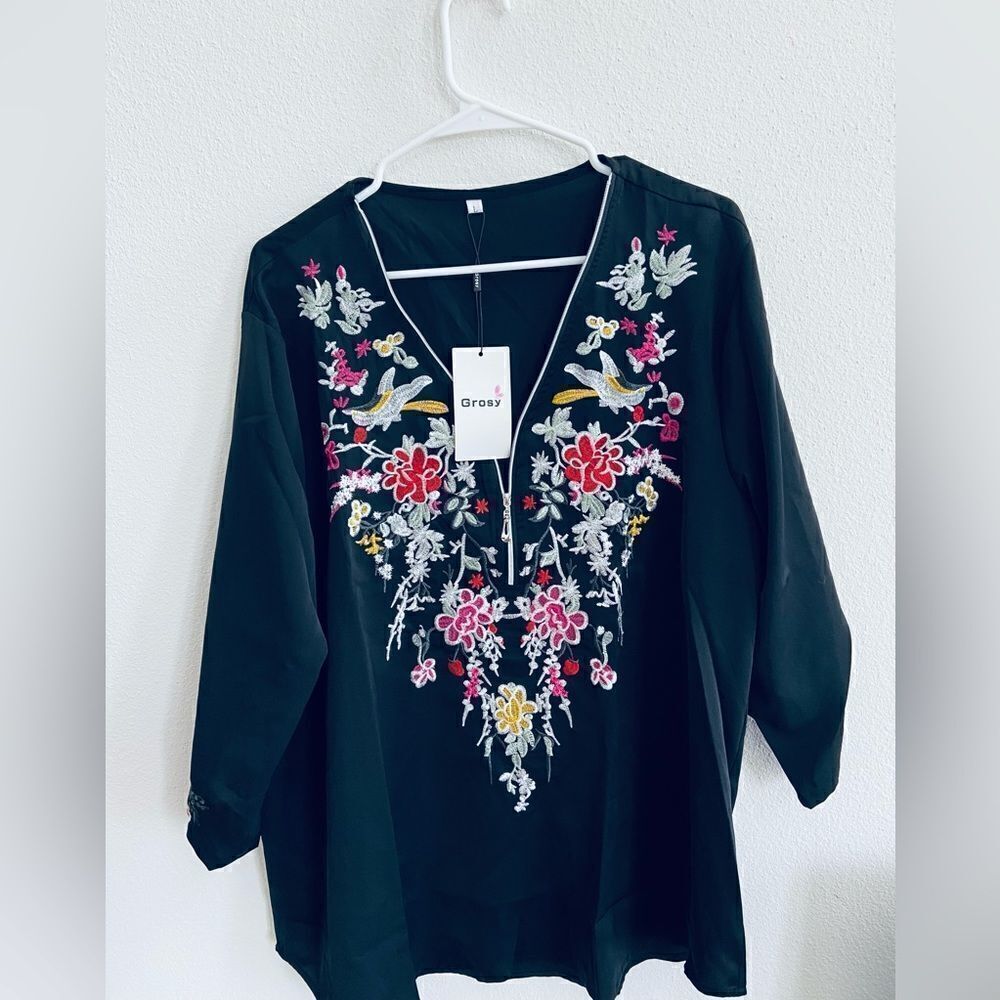 Grosy Loose Fit Floral Embroidered Boho top NWT color black size L V Neck zipper